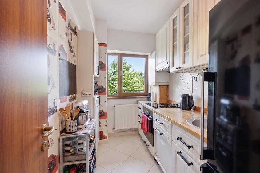 Apartament cu 3 camere decomandat, mobilat în Bucureștii Noi
