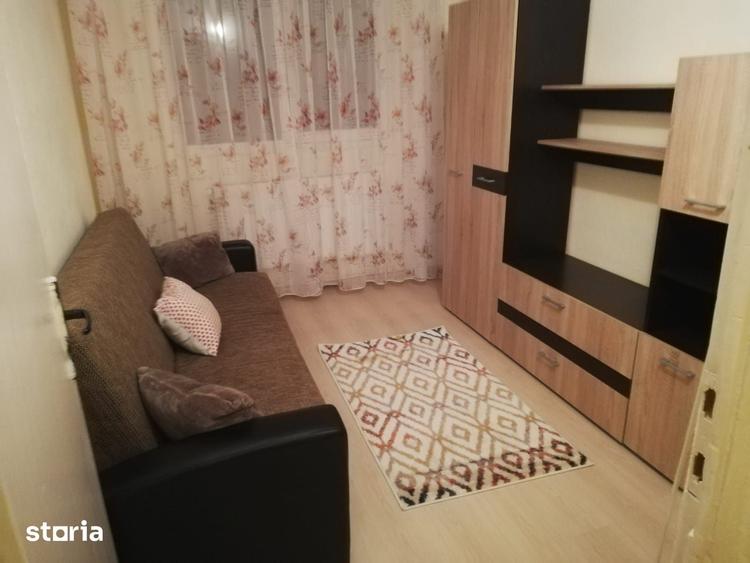 Apartament cu 3 camere decomandat în Piața Centrală