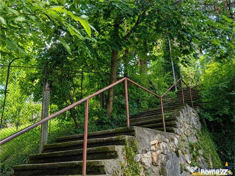 Apartament cu 3 camere decomandat în Drumul Poienii