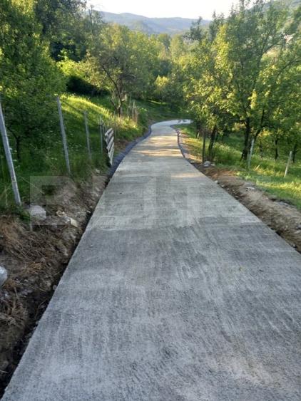 Casă individuală cu 6 camere cu Teren 3000 Mp în Runcu