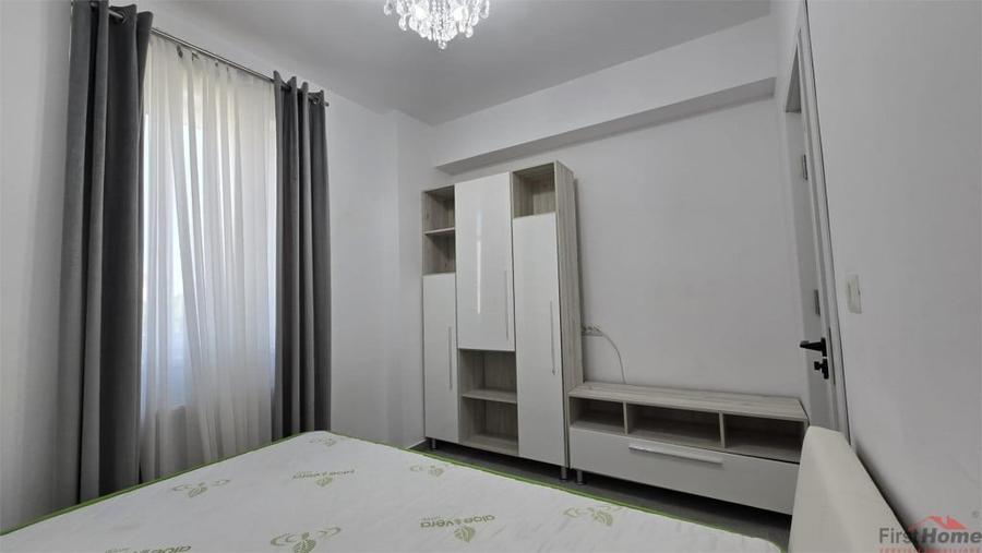 Apartament cu 3 camere decomandat în Sud