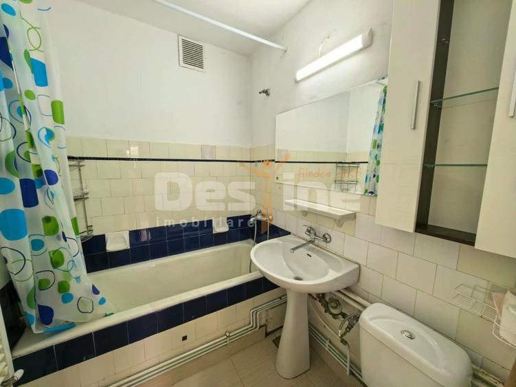 Apartament cu 3 camere semidecomandat, mobilat în Palat