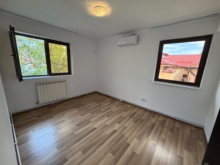 Casă individuală cu 5 camere cu Teren 150 Mp în Banu Manta