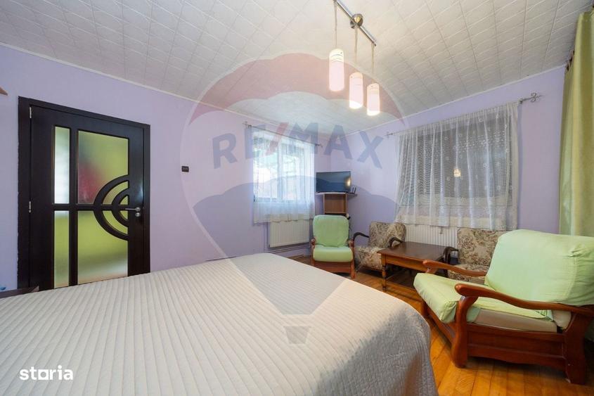 Casă cu 3 camere cu Teren 300 Mp în Schei