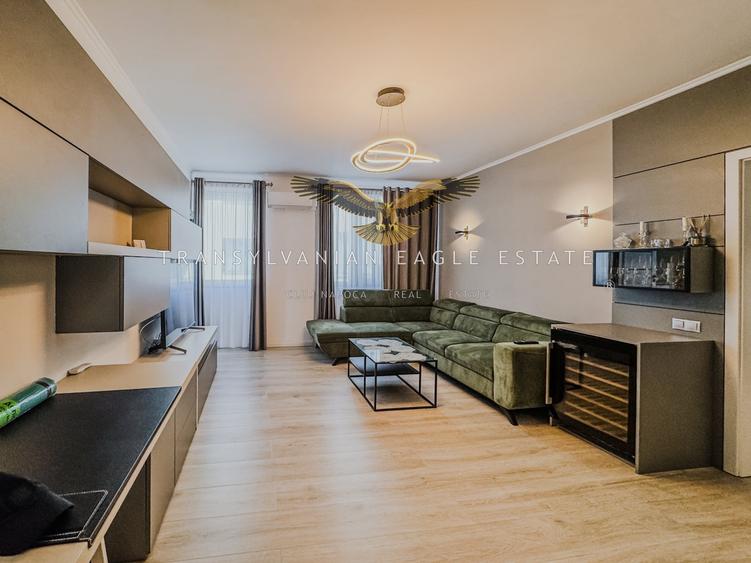 Apartament cu 3 camere semidecomandat, mobilat în Central