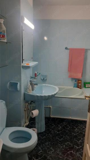 Apartament cu 3 camere decomandat, mobilat în Central