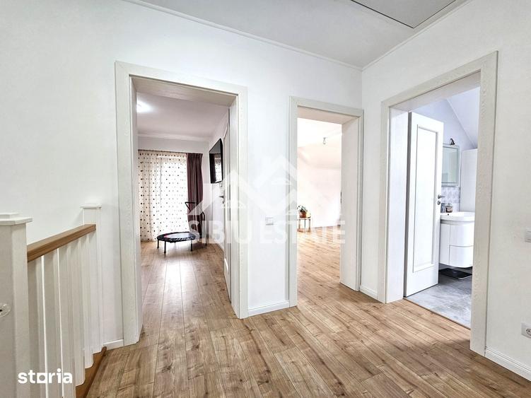 Casă cu 6 camere cu Teren 1000 Mp în Sadu