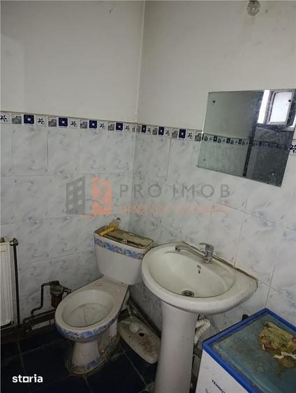 Casă cu 3 camere decomandat cu Teren 1378 Mp în Costești