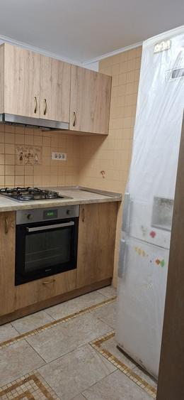 Apartament cu 3 camere decomandat în Nicolina