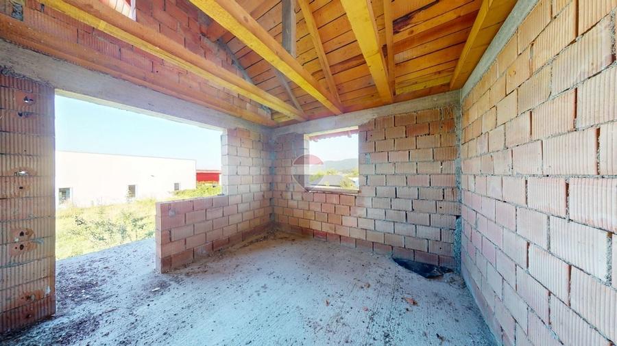 Casă individuală cu 5 camere cu Teren 1000 Mp în Cristian
