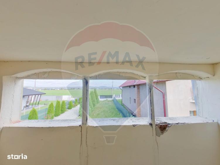 Casă cu 4 camere cu Teren 938 Mp în Sud