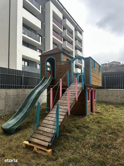 Apartament cu 3 camere decomandat în Socola