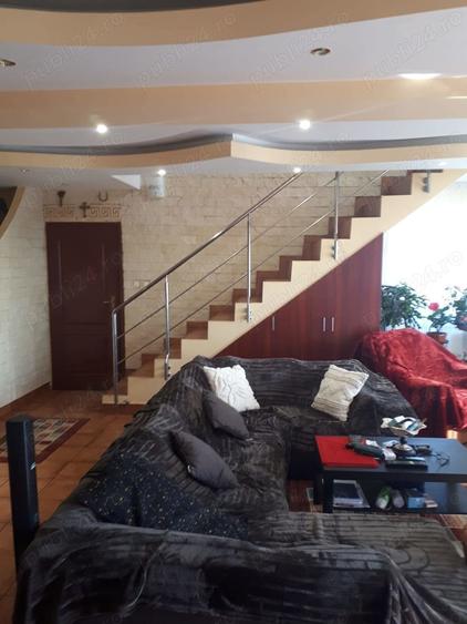 Casă cu 4 camere în Roman