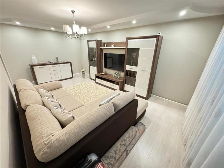 Apartament cu 3 camere decomandat în Lunca Cetățuii