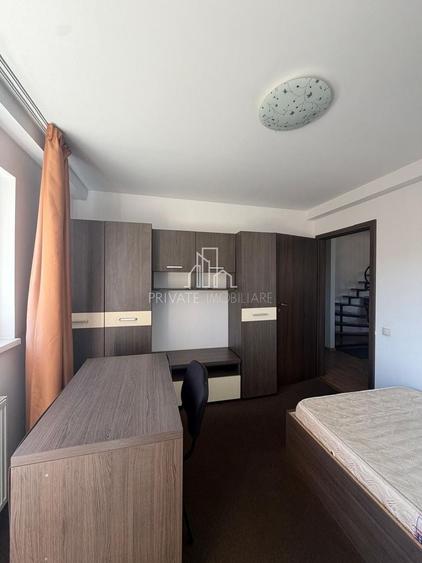 Apartament cu 5 camere decomandat în 7 Noiembrie