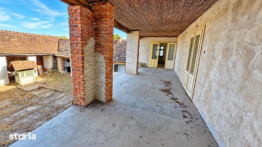 Casă semidecomandat cu Teren 944 Mp în Forotic