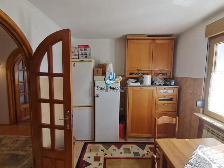 Apartament cu 3 camere decomandat în Calea Romanului