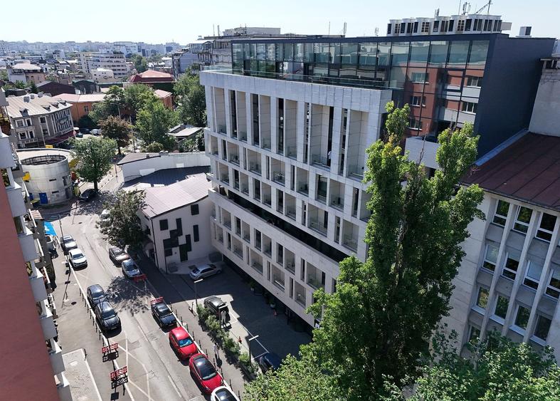 Birou, de 6,250 mp, în Dacia