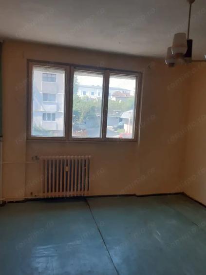 Apartament cu 3 camere decomandat în Piața Centrală