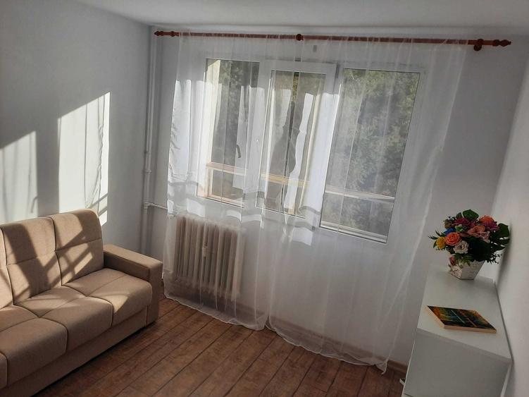 Casă cu 3 camere decomandat în Drumul Taberei