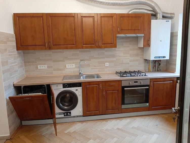 Apartament cu 3 camere semidecomandat în Ultracentral