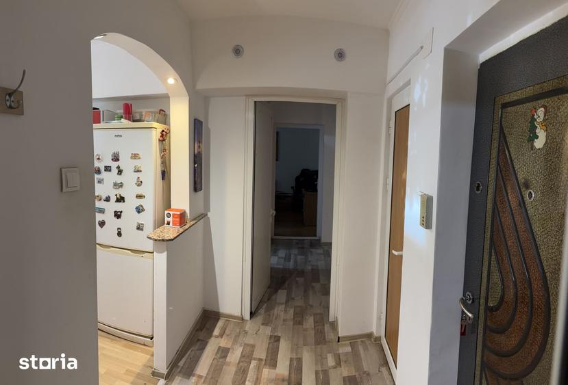 Apartament cu 3 camere decomandat în Prundu