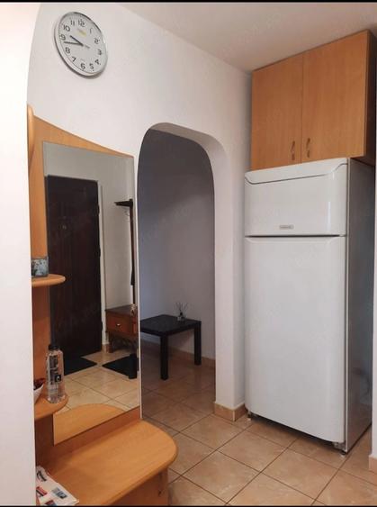 Apartament cu 3 camere decomandat în Malu Roșu