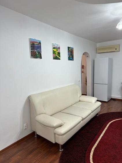 Apartament cu 3 camere decomandat în Lacul Tei