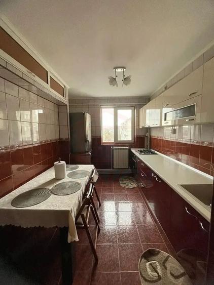Apartament cu 2 camere decomandat, mobilat în Micro 20