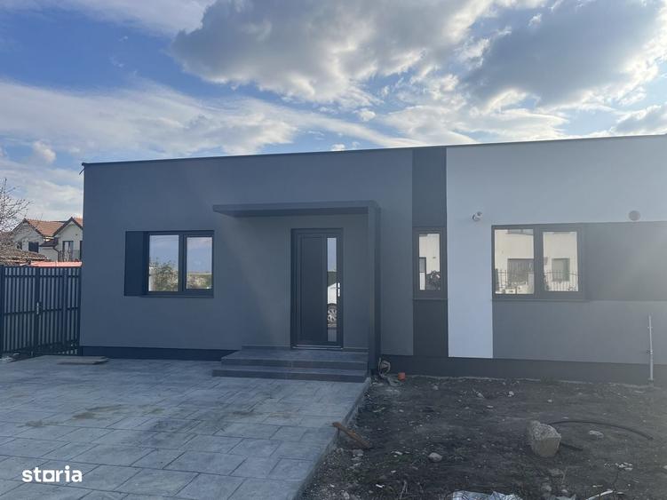 Casă cu 3 camere în Dumbrăvița