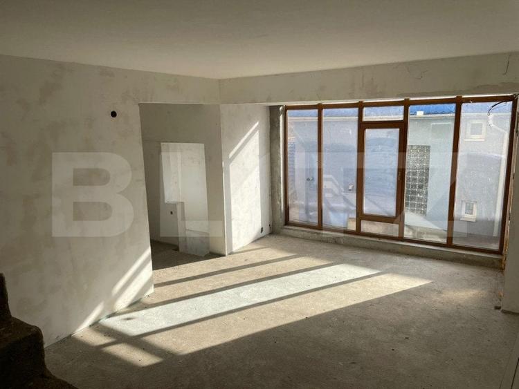 Casă individuală cu 5 camere cu Garaj în Dâmbul Rotund