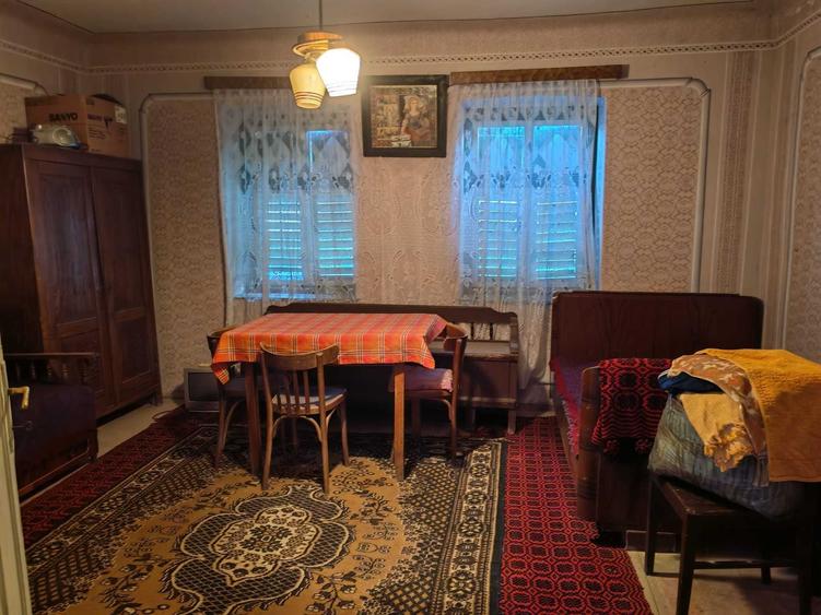 Casă cu 4 camere decomandat în Retiș