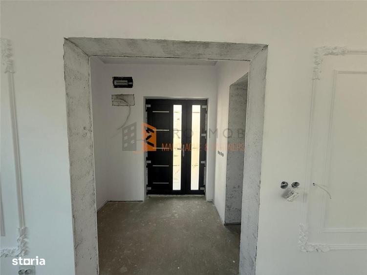 Casă cu 4 camere decomandat în Pleșești