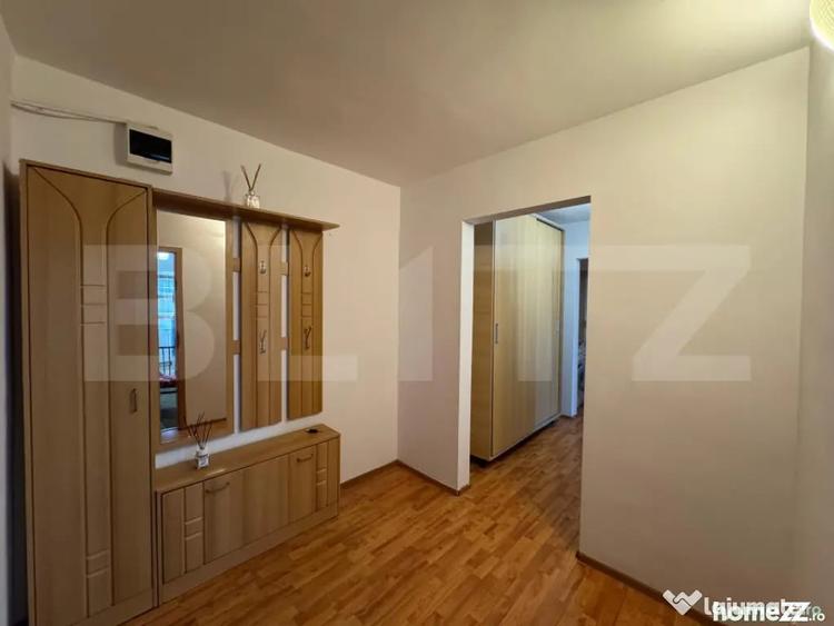 Apartament cu 3 camere decomandat în Sărari