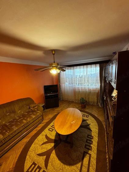 Apartament cu 3 camere decomandat în Crihala