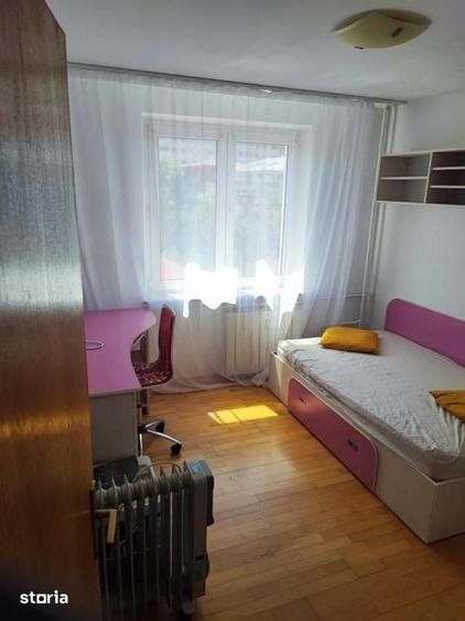 Apartament cu 3 camere semidecomandat în Pantelimon