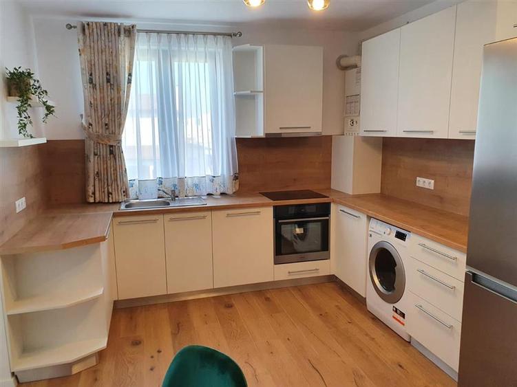 Apartament cu 3 camere semidecomandat, mobilat în Șelimbăr