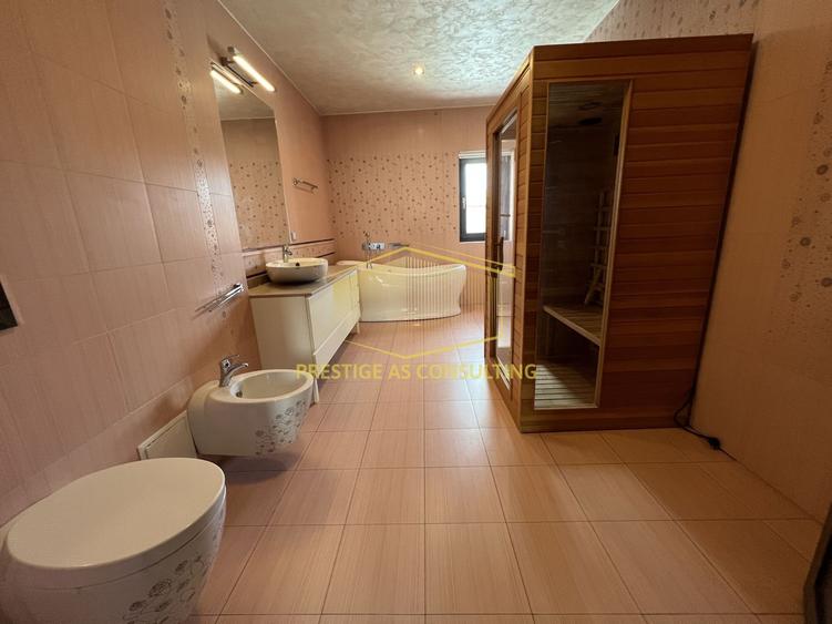 Casă individuală cu 7 camere cu Canalizare în Lipovei