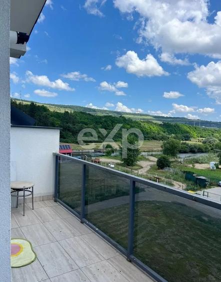 Apartament cu 2 camere semidecomandat, mobilat în Florești