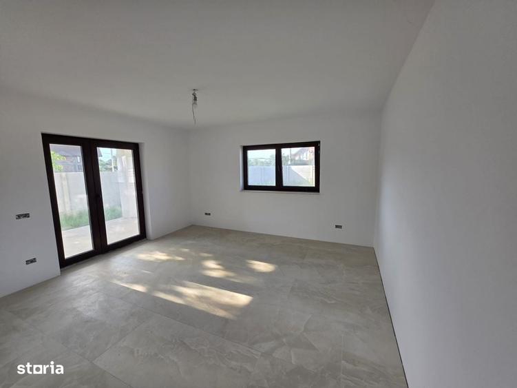 Casă cu 2 camere cu Teren 450 Mp în Micești