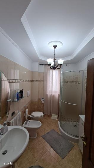 Casă cu 4 camere în Central