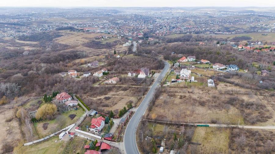 Teren agricol extravilan de 2457 mp, în Bucium