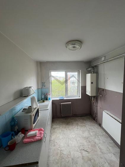 Apartament cu 2 camere semidecomandat în Podu Roș