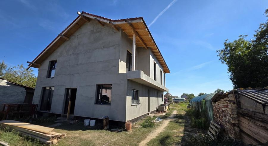 Duplex cu 4 camere cu Canalizare în Sânandrei