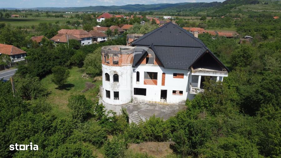 Casă cu Teren 5794 Mp în Aușeu