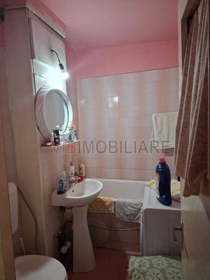 Apartament cu 2 camere semidecomandat în Dâmbovița