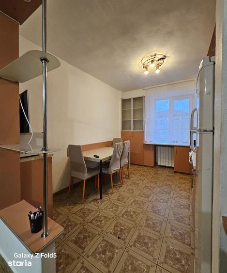 Apartament cu 3 camere decomandat în Nufărul