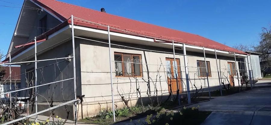 Casa de vanzare husi