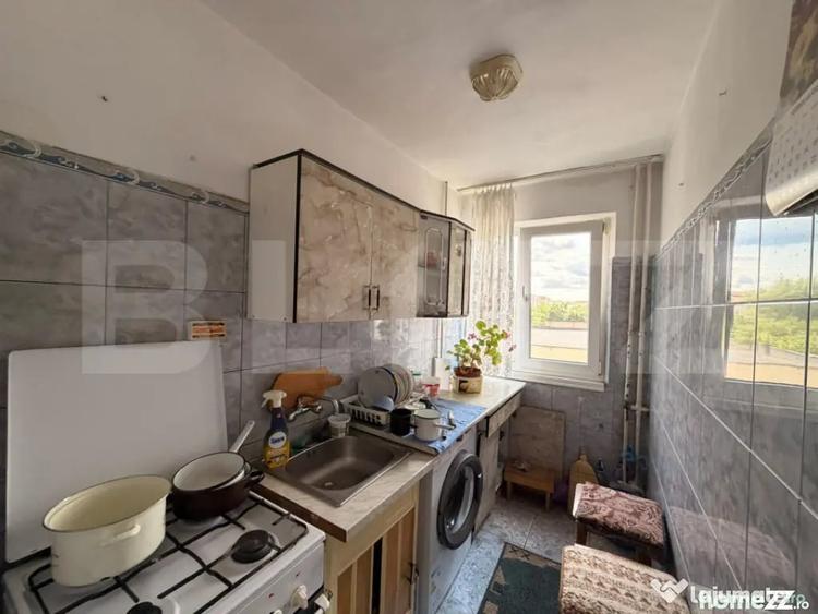 Apartament cu 3 camere semidecomandat în Cornitoiu