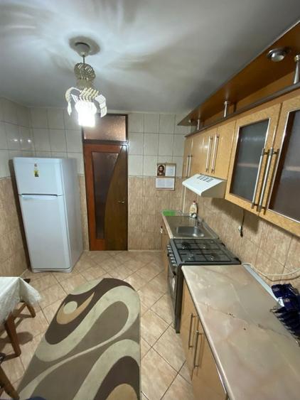 Apartament cu 3 camere decomandat în Șcheia
